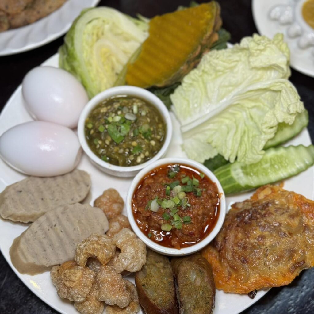 ออเดิร์ฟเมือง ร้านต๋องเต็มโตีะ บางรัก